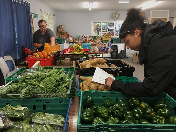 Today's #MunicipalistMonday celebrates the inspiring @CooperationTown, a network of community food co-ops, self-organising on streets and social housing estates all over England. There are currently 30 co-ops – owned and run by their members democratically.