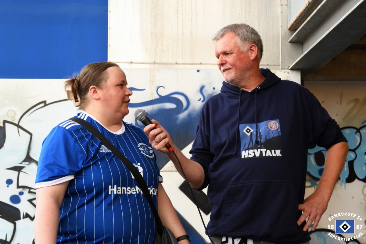 hsv_sc's tweet photo. Beim Volksparkett am Freitag waren die Hosts des Pocasts HSVTalk und die Schalker Faninitiative zu Gast, wir haben mit Sascha Steinbrück vom HSV-Merchandising über die neuen Trikots gesprochen und Maxi Beister und Tom Sanne schauten vorbei👇

#nurderHSV
___
📸 Grid Grimm https://t.co/4tnYlgBkuC