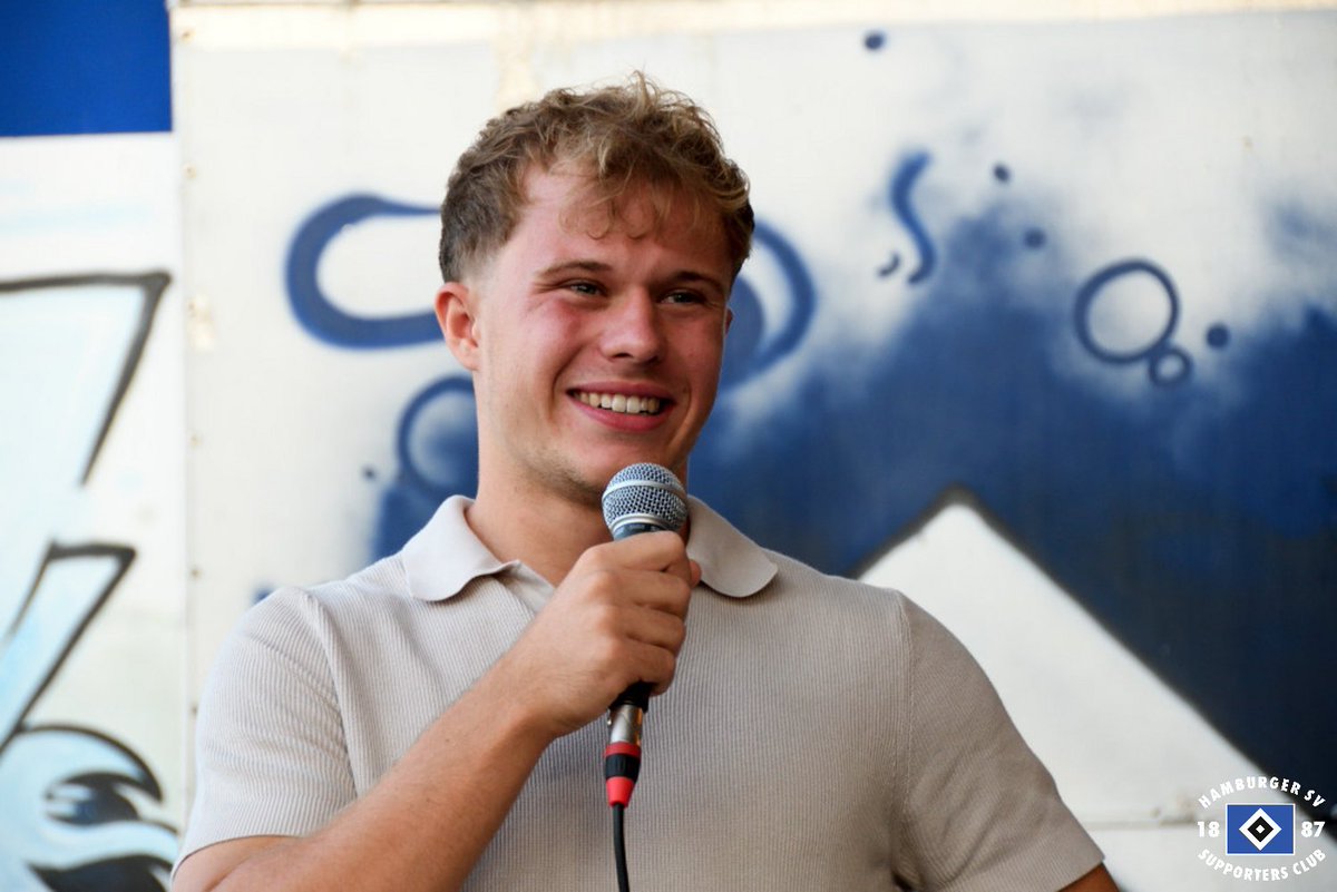 Beim Volksparkett am Freitag waren die Hosts des Pocasts HSVTalk und die Schalker Faninitiative zu Gast, wir haben mit Sascha Steinbrück vom HSV-Merchandising über die neuen Trikots gesprochen und Maxi Beister und Tom Sanne schauten vorbei👇

#nurderHSV
___
📸 Grid Grimm
