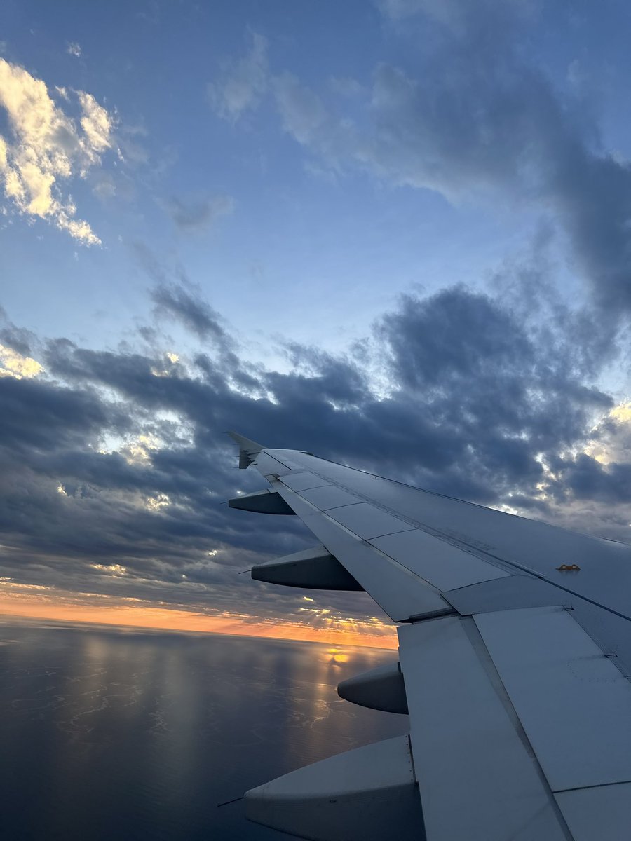 Planet__Duke's tweet photo. My misfortunes got me a sunset trip around the Outback. #LandDownUnder #PerthIsOkay #PilbarraSunset https://t.co/wsTo4zR7Jv