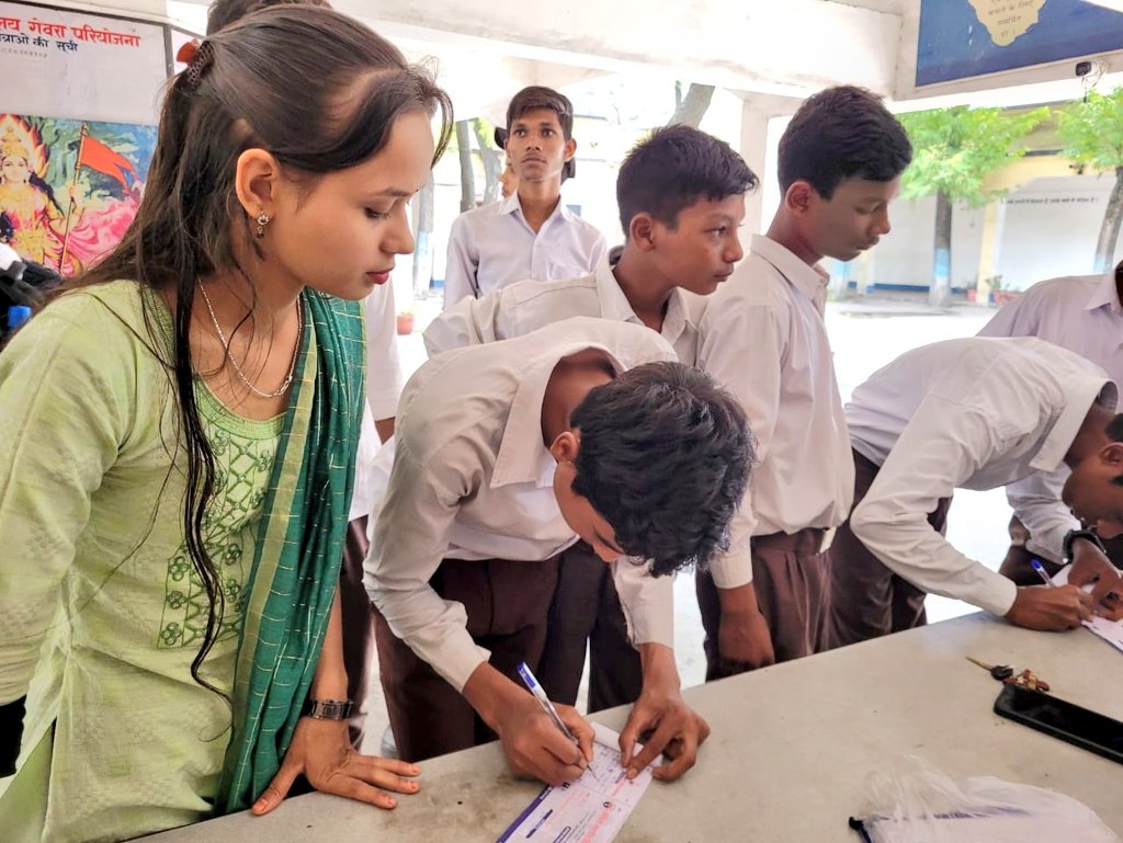 Aashika__Singh's tweet photo. अभियान निरंतर जारी......... 

अखिल भारतीय विद्यार्थी परिषद इकाई दीपका जिला कोरबा में सदस्यता अभियान चलाया गया। जिसमें विद्यार्थियों को विद्यार्थी परिषद से जोड़ा गया व विद्यार्थियों ने बढ़ चढ़ कर हिस्सा लिया।
#JoinABVP
#CGABVPMembershipdrive2k23 

@ABVPVoice 
@abvpcg 
@abvp_korba https://t.co/fms89uLlzB