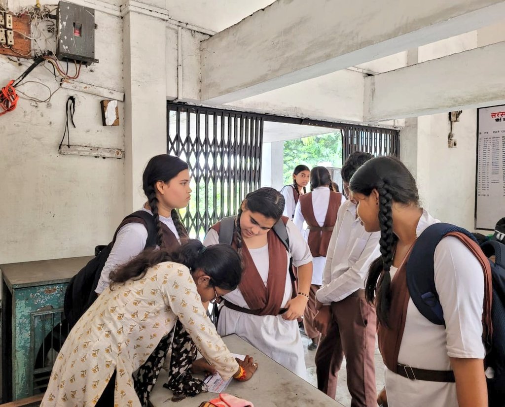 Aashika__Singh's tweet photo. अभियान निरंतर जारी......... 

अखिल भारतीय विद्यार्थी परिषद इकाई दीपका जिला कोरबा में सदस्यता अभियान चलाया गया। जिसमें विद्यार्थियों को विद्यार्थी परिषद से जोड़ा गया व विद्यार्थियों ने बढ़ चढ़ कर हिस्सा लिया।
#JoinABVP
#CGABVPMembershipdrive2k23 

@ABVPVoice 
@abvpcg 
@abvp_korba https://t.co/fms89uLlzB