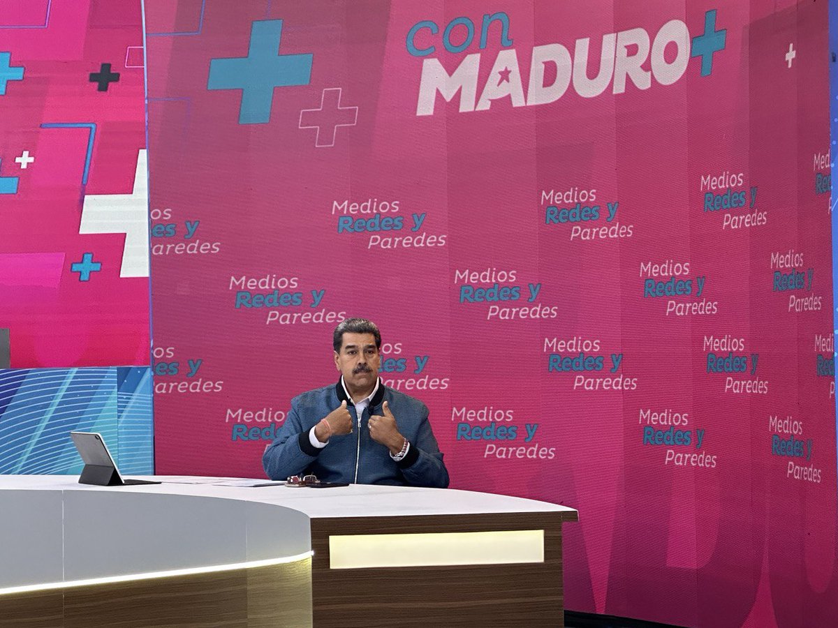 Nuestro presidente trabajando por amor a la patria!!!
#MaduroTieneUnBeta
#YoSoyFANB
#GNBRumboAl86Aniversario