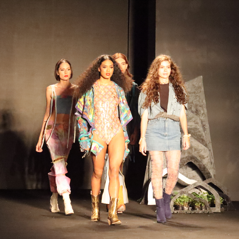 UdeMedellin_'s tweet photo. Este hilo es para mostrar los rostros del talento #UdeMedellín. Ellos y ellas sorprendieron con sus propuestas en #Colombiamoda2023. Nos sentimos orgullosos de nuestra Facultad de Diseño. https://t.co/HTNiqRjDXi
