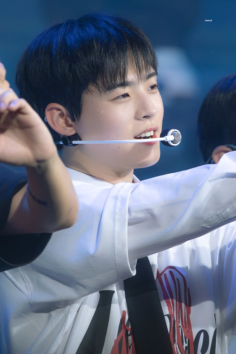 230729 BE HERE NOW 팬미팅 #온앤오프 #효진 #ONF #HYOJIN 

퓨즈를 향한 하트
조준! 발사!! 
｡ﾟﾟ･｡･ﾟﾟ。
ﾟ。　 　뿅
    ﾟ･｡･ﾟ