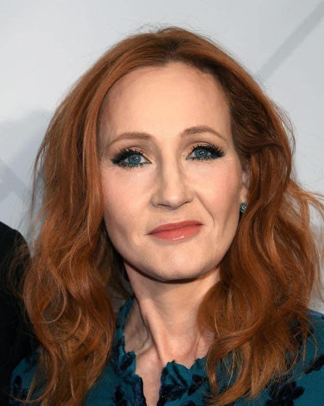 ClubPotterhead's tweet photo. ¡Feliz día internacional de Harry Potter!⚡

Hoy es el cumpleaños de la creadora y su mayor obra literaria. Harry Potter cumple 43 años y J.K.Rowling cumple 58 años. https://t.co/XFTeAjTnBC