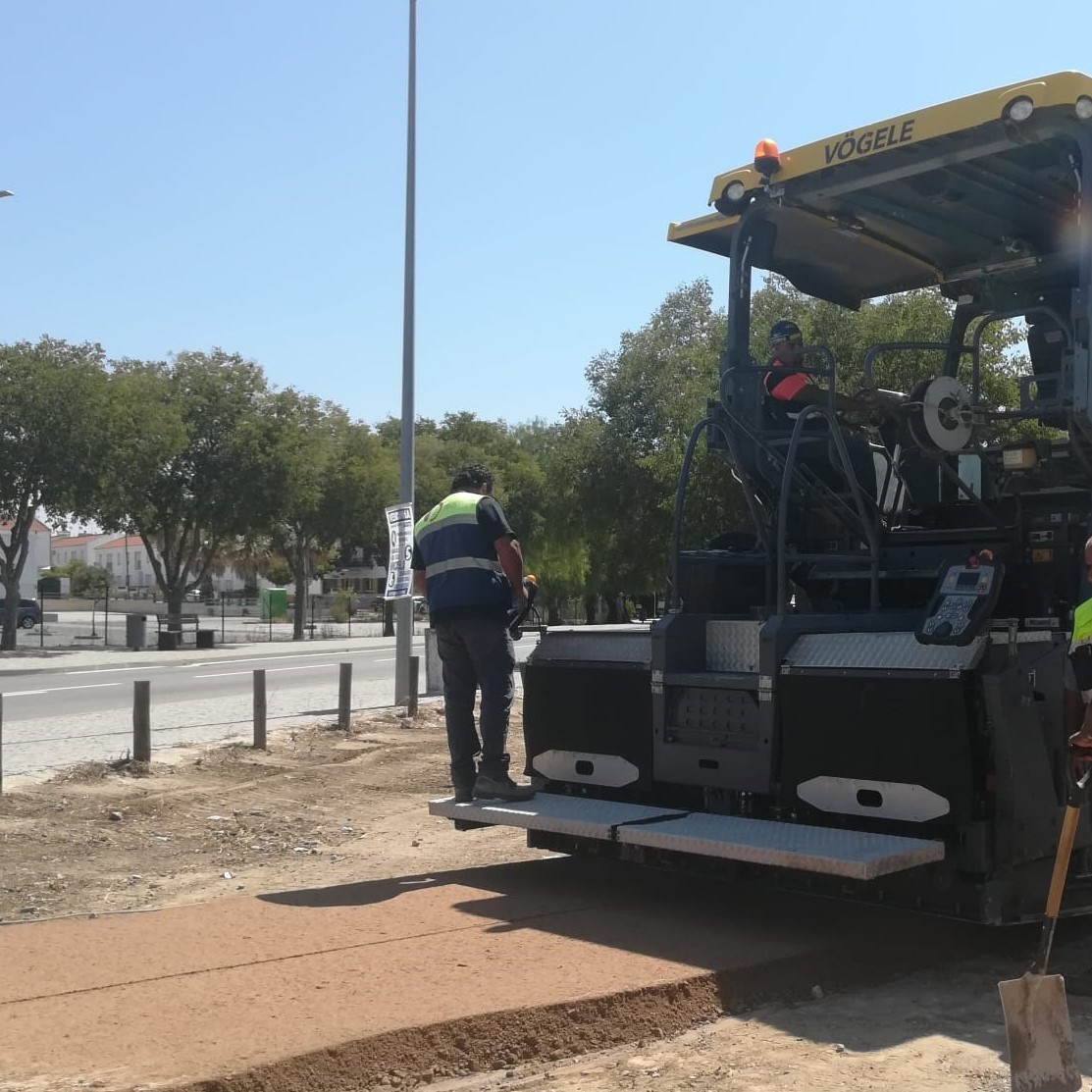 Infra_PT's tweet photo. Já decorrem os trabalhos de criação da Ecopista no Ramal de Reguengos.

A adaptação da plataforma de via irá permitir a inclusão do ramal na Grande Rota do Montado.

Mais info em: https://t.co/hmEpcR89W1

#infraestruturasdeportugal
#Ecopistas
#ferrovia
#Reguengos https://t.co/odK5Ikm5jd
