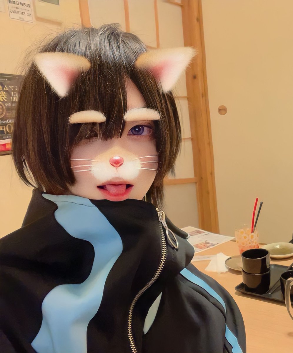 Elle___sp's tweet photo. 気に入った自撮り4つ https://t.co/luGCVBWjdj