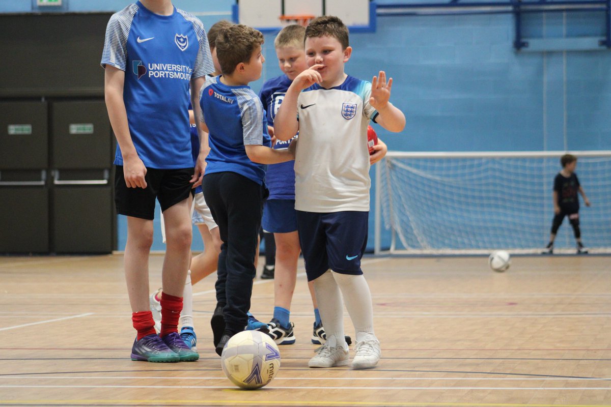 PompeyITC's tweet photo. ⚽🥰 𝗧𝗼𝗱𝗮𝘆 𝗮𝘁 𝗼𝘂𝗿 𝗝𝘂𝗻𝗶𝗼𝗿 𝗗𝗶𝘀𝗮𝗯𝗶𝗹𝗶𝘁𝘆 𝗛𝗼𝗹𝗶𝗱𝗮𝘆 𝗖𝗼𝘂𝗿𝘀𝗲 𝘄𝗲 𝘄𝗲𝗿𝗲 𝗷𝗼𝗶𝗻𝗲𝗱 𝗯𝘆 𝗖𝗼𝗹𝗯𝘆 𝗕𝗶𝘀𝗵𝗼𝗽!

A MASSIVE thank you to Colby for coming along to make our participants' weeks!

@Pompey  | @ColbyBishop29 https://t.co/CqaAWhAolG