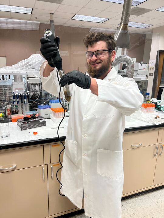 VanmeterKVM's tweet image. @BioGeoCohen is homogenizing fish (!) and doing other cool research at the EPA this summer to better our understanding of growing risks from PFAS  #VanMeterLab @psugeography @PSUEarth