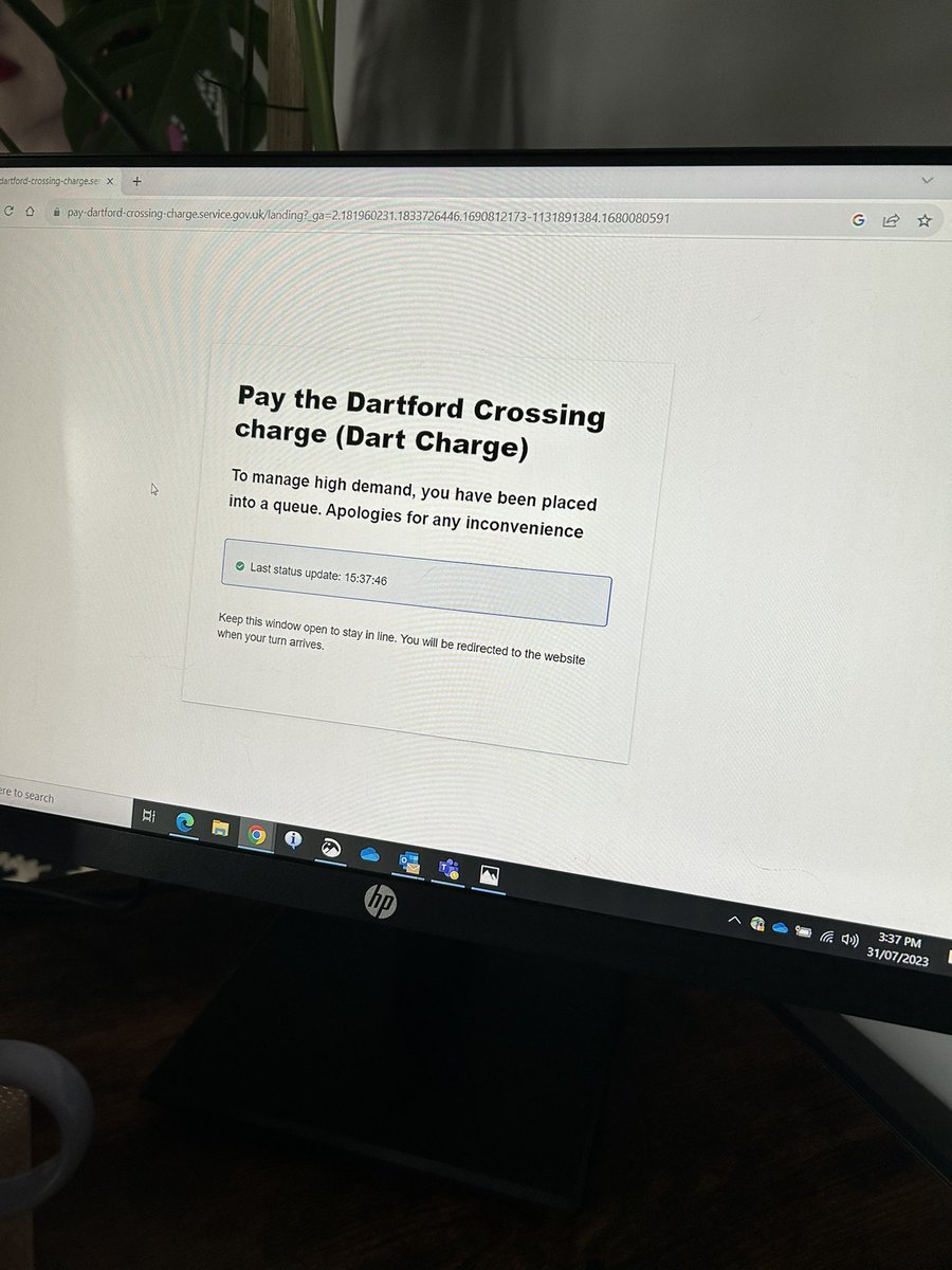 littletapas's tweet photo. @DartCharge 3 fines through the post today for 3 x crossings on the 28th.. we can’t pay you - ur system isn’t working.. how dare you issue me with £210 of fines..!! #dartcharge #dartfordcrossing 

Been in this queue forever..!! https://t.co/1567SjB1RZ