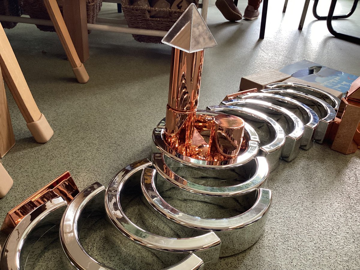 Preschool at Clytha Square have had a fabulous day problem solving size and shape with their new metallic blocks, da iawn children 😊 @EAS_EarlyYears