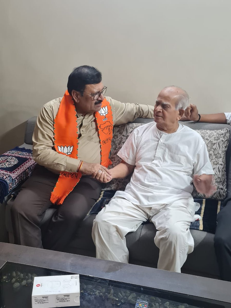 ghoghari_pravin's tweet photo. આજરોજ, વોર્ડ નં 20 ની પેટાચૂંટણી ના પ્રચાર અર્થે ભારતીય જનતા પાર્ટીના ઉમેદવાર રાજેશભાઈ રાણાના સમર્થન માં બુથ નં 103/104 માં પ્રચાર કર્યો,જેમાં પૂર્વ રાજ્યસભા સાંસદ તથા માજી શહેર અધ્યક્ષ શ્રી પ્રવિણકાકા નાયકના નિવાસસ્થાનેથી પ્રચારના શ્રીગણેશ કર્યા. https://t.co/W9xAQDOEY7