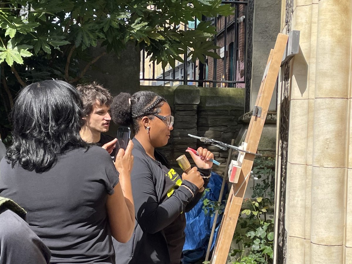 We were delighted to take part in @Southwarkcathed's Mudlarking and Heritage Craft Day on Saturday 29 July. @CGLArtSchool students and alumni engaged visitors with demonstrations on a range of traditional skills. Find out more on our latest news story: cityandguildsartschool.ac.uk/celebrating-he…