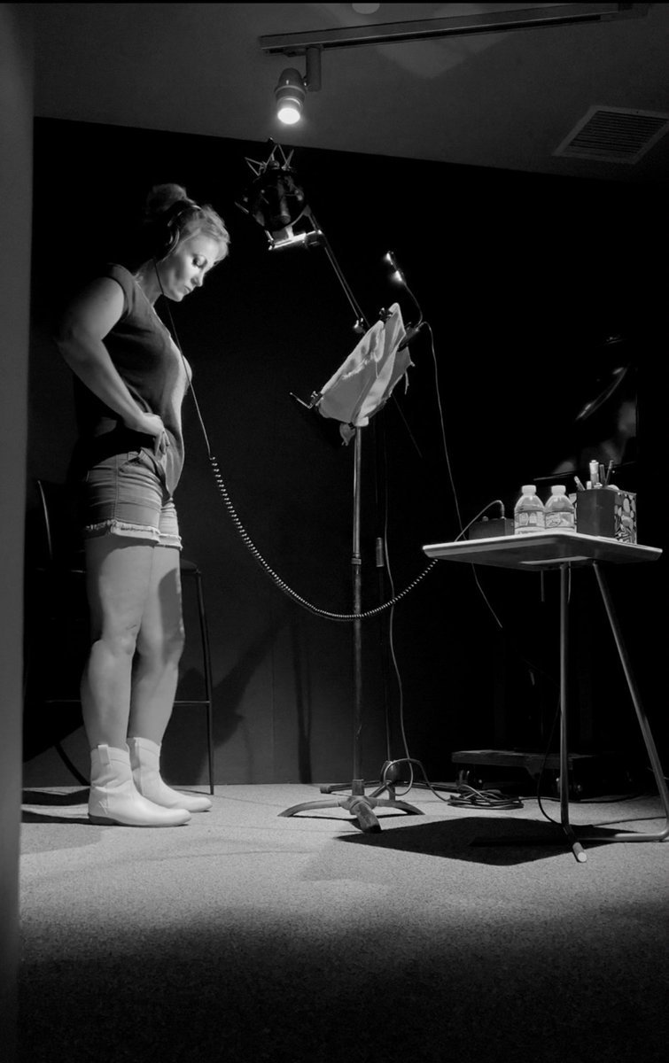 shellyshenoy's tweet image. Doing voiceover in black &amp;amp; white. 
#voiceoverartist #voiceacting #voiceactor #voiceover