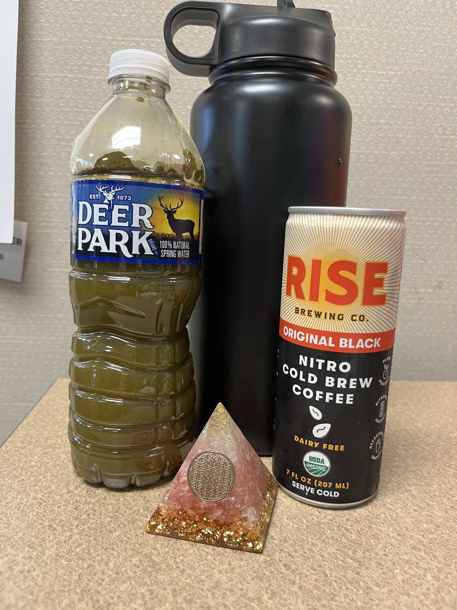 r_riginal's tweet photo. Keys to the daily fast. Kratom, black coffee and water. https://t.co/Ki8sAKjori