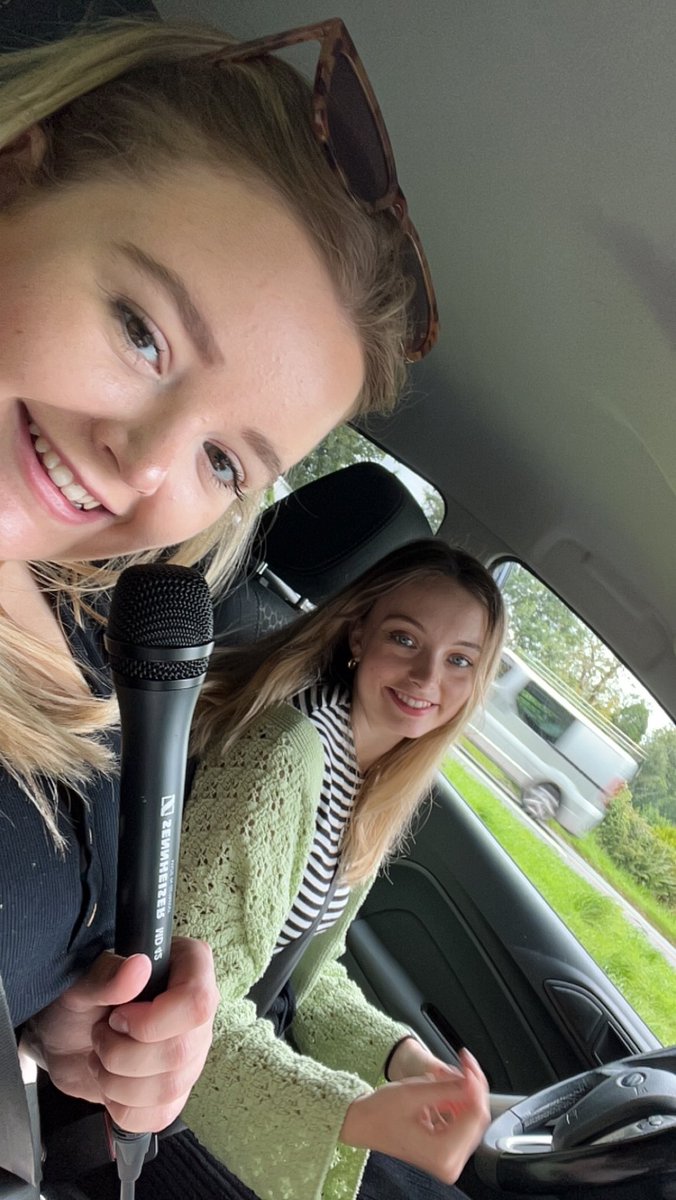 Cychwyn ffilmio ar gyfer Llais y Maes 2023 <a href="/JomecCymraeg/">JOMEC Cymraeg</a> <a href="/AndrewJWeeks/">Andrew Weeks</a> <a href="/SianMorganLloyd/">Sian Morgan Lloyd</a>