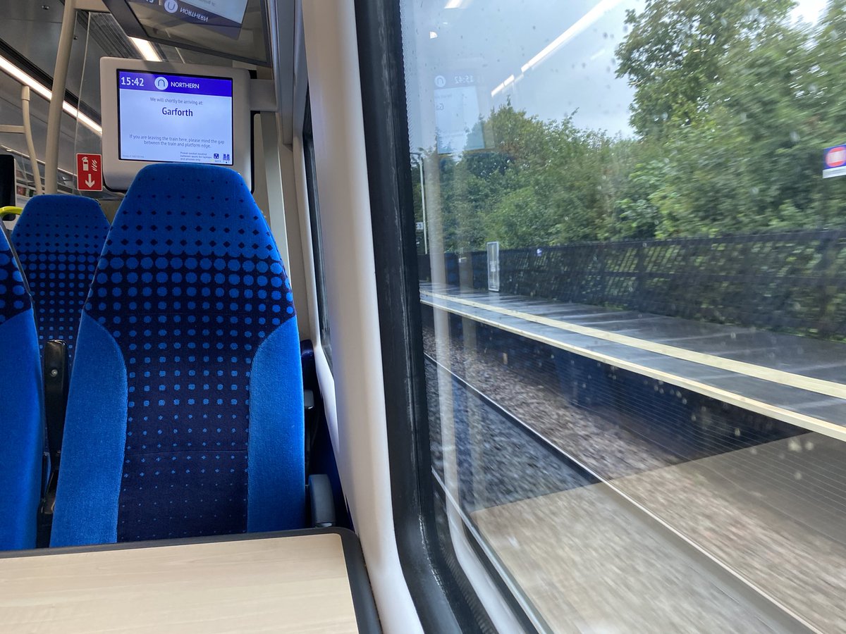 loypass_SCCar's tweet image. 🚈 A semifast @northernassist Civity back to Leeds.
Three carriages of speed, info and accessibility. #class195 #CAF #Civity