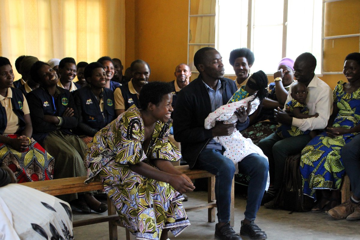 rwamrec's tweet photo. The #Bandebereho program is devoted to promoting positive change by involving men in essential roles such as #fatherhood and #caregiving. It focuses on enhancing the health of mothers, newborns, and children and striving towards ending violence against #women and #children. https://t.co/GReUbpdzNj