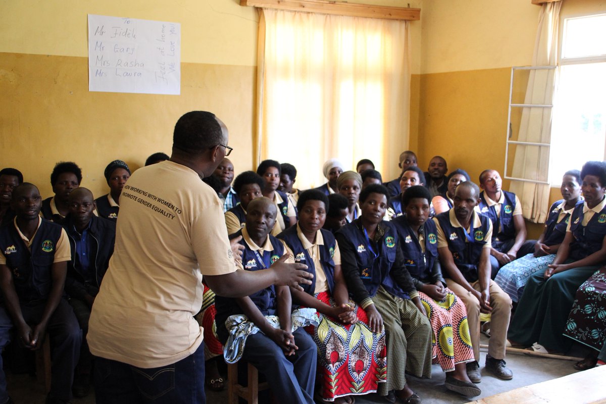 rwamrec's tweet photo. The #Bandebereho program is devoted to promoting positive change by involving men in essential roles such as #fatherhood and #caregiving. It focuses on enhancing the health of mothers, newborns, and children and striving towards ending violence against #women and #children. https://t.co/GReUbpdzNj