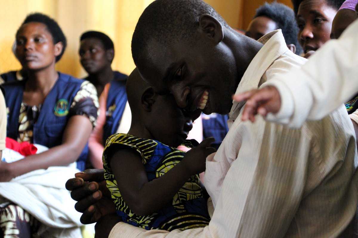 rwamrec's tweet photo. The #Bandebereho program is devoted to promoting positive change by involving men in essential roles such as #fatherhood and #caregiving. It focuses on enhancing the health of mothers, newborns, and children and striving towards ending violence against #women and #children. https://t.co/GReUbpdzNj