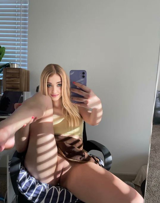 CLionscatz's tweet photo. Do you even squat? https://t.co/N8RopSgW8T