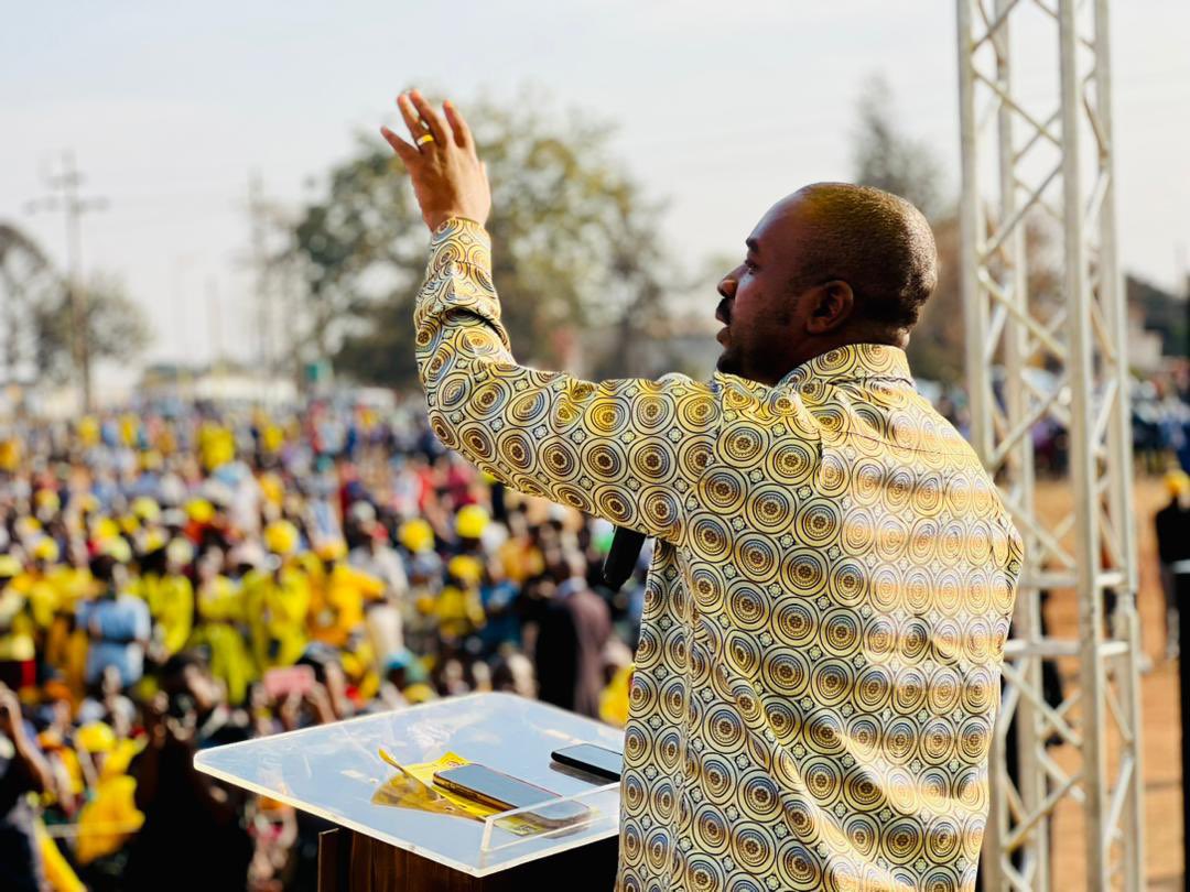 A SEA OF YELLOW IN CHINHOYI. THANK YOU CHINHOYI. THANK YOU ZIMBABWE🇿🇼 A New Great Zimbabwe loading…#ForEveryone