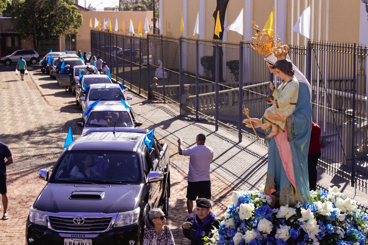 arq_uberaba's tweet photo. Abrindo os festejos de Nossa Senhora D'Abadia, realizou-se no último sábado (29), pelas ruas da cidade de Uberaba, a grandiosa carreata com a Imagem da Padroeira, visitando os seus devotos.

Fotos: João Pedro https://t.co/0h5KjxxcHd