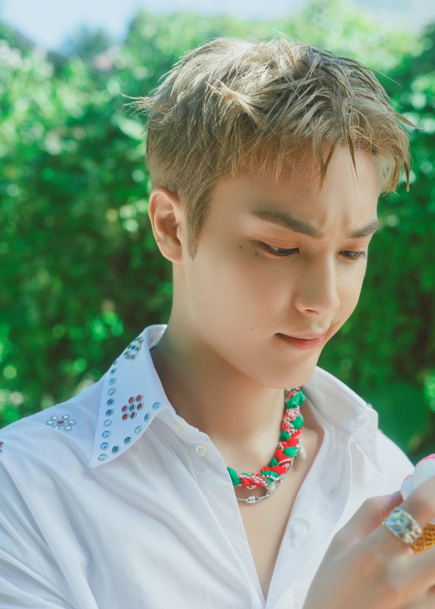 officl_theboyz's tweet photo. THE BOYZ 2ND ALBUM [PHANTASY] Pt.1 Christmas In August Concept Photo #HOLIDAY

🎄 2023.08.07 6PM Release

#THEBOYZ #더보이즈 #PHANTASY #Christmas_In_August https://t.co/8BhHXpFpuy