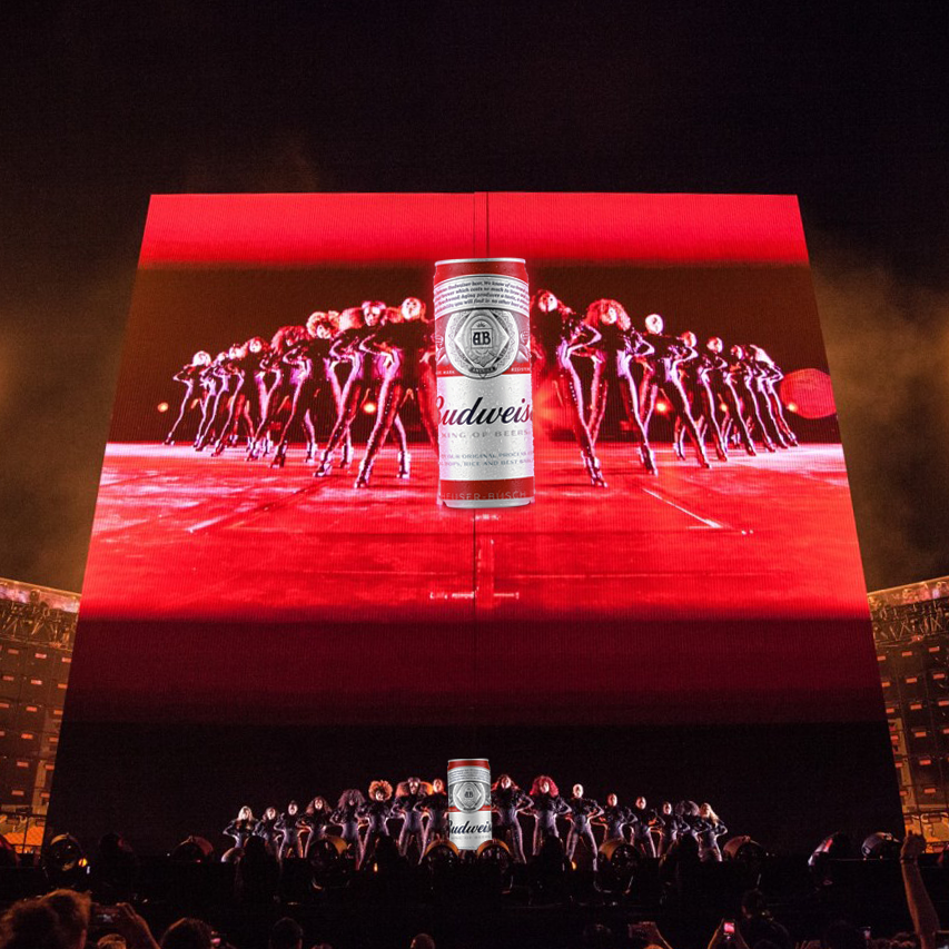 Budweiser_Br's tweet photo. Que tal um show desse? 😎

#Bud #Budweiser #BebaComModeração https://t.co/RKETz01XtI
