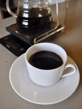 sen alışmışsın                            ben gecenin
güneşli günlere                          dördü beşiyim