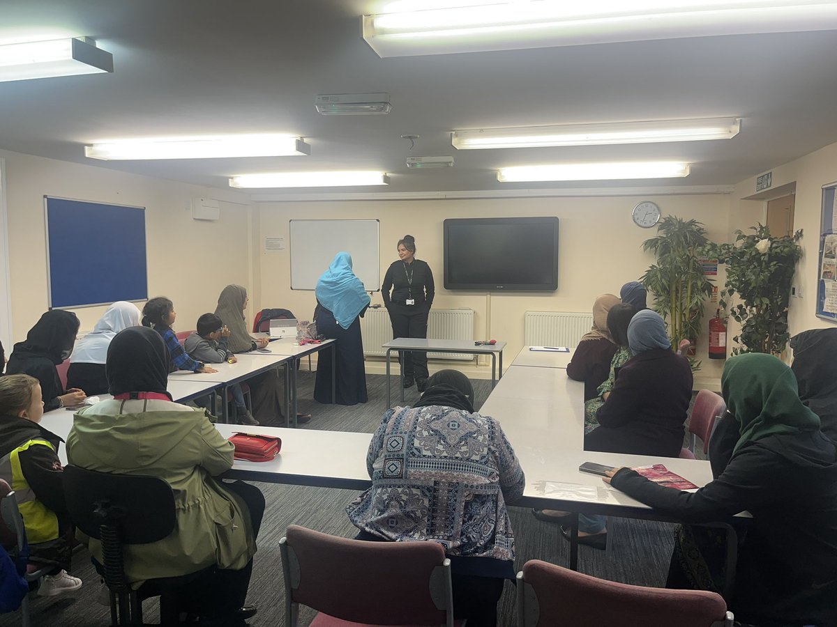 WYP_SaferBD's tweet image. PC CAHN attended Madni Masjid in west Bowling to speak to women from the community about ASB.Very good interaction session with a lot of Q&amp;amp;A’s.#WomenWithVoices#VAWG