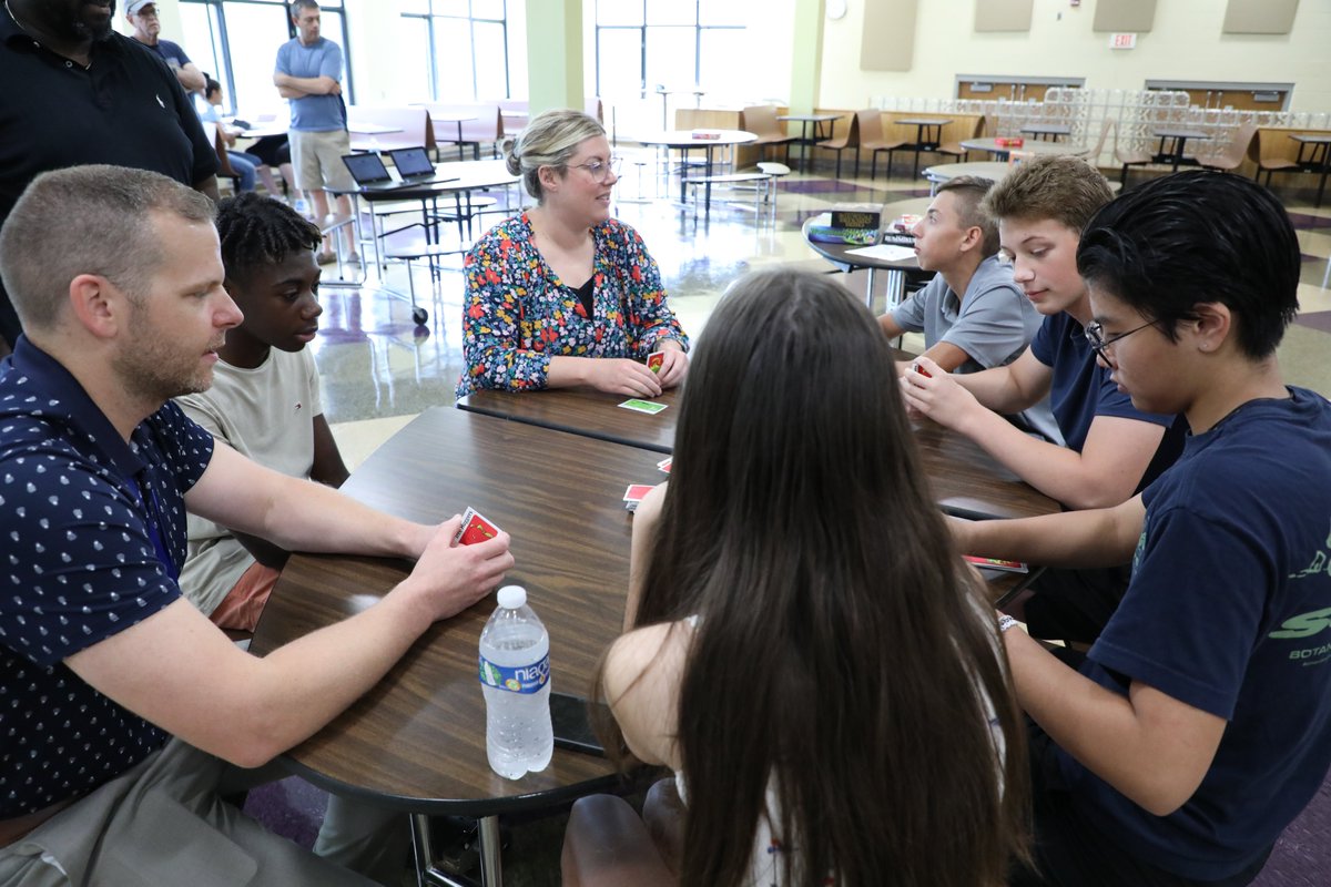 WeAreGananda's tweet photo. 🍔Meet and Greet BBQ with New High School Principal and AP!🌭

Last week, students and parents had the opportunity to meet our new HS principal, Dr. Chris Whipple, and assistant principal Ms. Mairi Greibus.

Visit https://t.co/HYHTFXGMVk for a recap of the event!

#GanandaProud https://t.co/JwfbH0DAkq