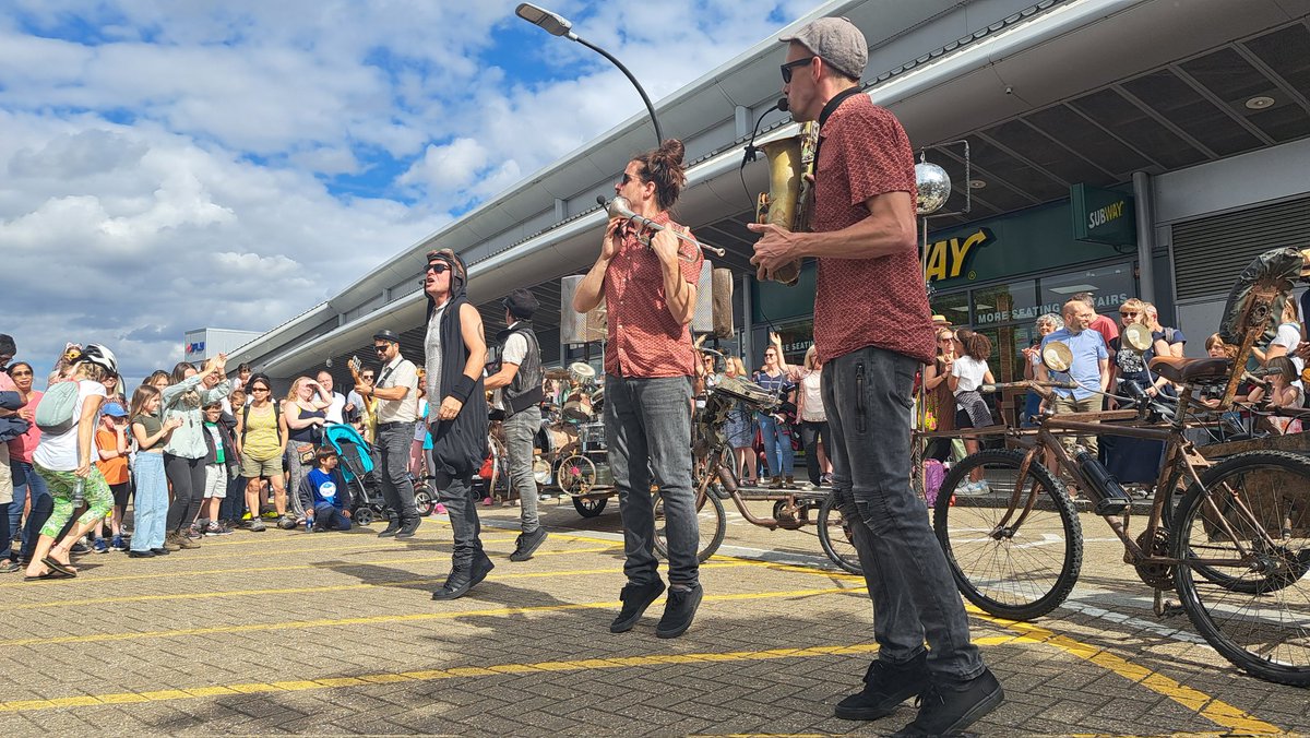 ladinamomusic's tweet photo. What incredible days at the @IFMKfest! We want to thank this wonderful audience and especially the festival crew for giving us so much love and patience.
Hope to see you again Milton Keynes!
#ladinamo #musiconcycles #funkybikeband #miltonkeynes #music #funk #street #bikes #uk https://t.co/YA7Oyw19xA