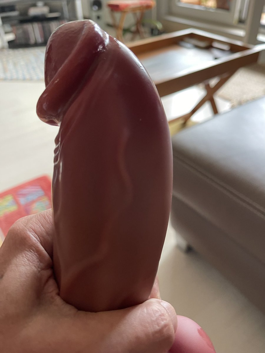 RuschepaulHorst's tweet photo. Dieser Dildo füllt auch einen trainierten Analkanal voll aus. Neben der Länge besticht der Toy mit einem tollen Design und einen magischen Durchmesser. Er fühlt sich sehr gut im Innenbereich an. Ein Tip: langsam einführen, viel Gel und einfach nur genießen! Danke an @Cassie_ad2 https://t.co/GE4tavOcga