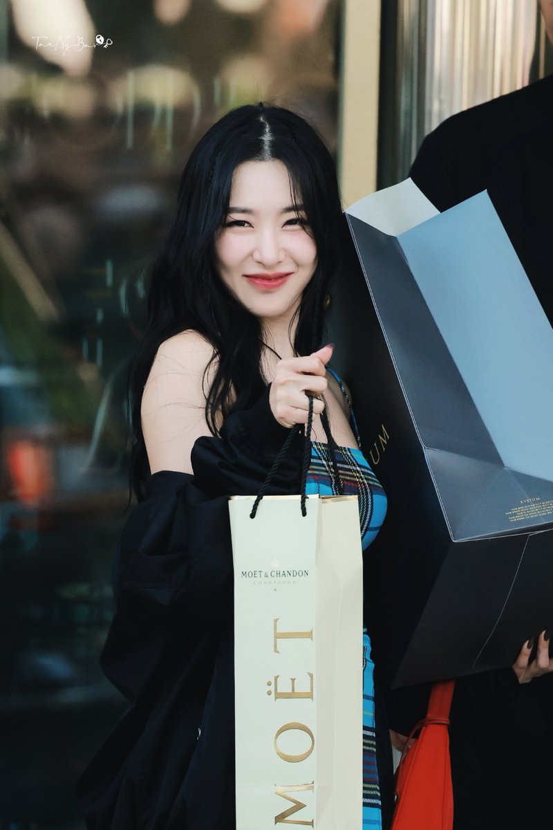 PreciousMmts's tweet photo. HAPPY BIRTHDAY TIFFANY🎉
#보석처럼_빛나는_8월의_티파니
기다려왔잖아, 파니의 34번째 생일♡
#FOREVERwithTiffanyYoung https://t.co/jUG7Ru17K1
