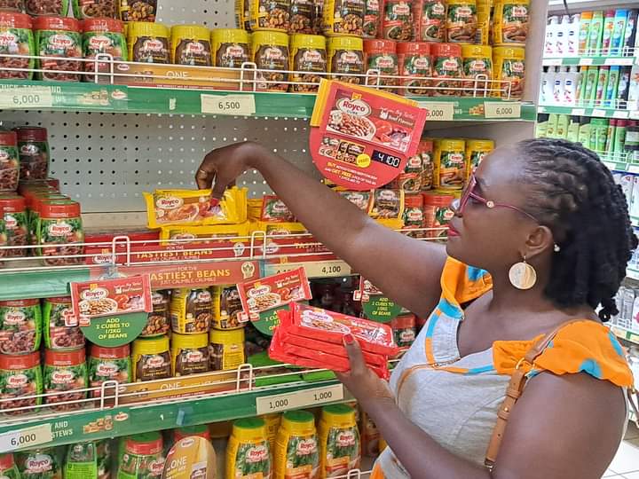 DoreenNasaasira's tweet photo. Busy purchasing Royco Cubes from Royco Uganda
Get 2 cubes at 200 UGX and a pouch at 4000 UGX
#CrumbleCrumble
#ForTheTastiestBeans
Always crumble your Royco Cubes.!
DON'T MISS THE FINAL ROUND, THE COOK-OFF, WHERE A COMPLETE KITCHEN MAKEOVER IS UP FOR GRABS! ON THE 11TH AUG. https://t.co/bbBps4Gttg