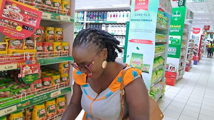 DoreenNasaasira's tweet photo. Busy purchasing Royco Cubes from Royco Uganda
Get 2 cubes at 200 UGX and a pouch at 4000 UGX
#CrumbleCrumble
#ForTheTastiestBeans
Always crumble your Royco Cubes.!
DON'T MISS THE FINAL ROUND, THE COOK-OFF, WHERE A COMPLETE KITCHEN MAKEOVER IS UP FOR GRABS! ON THE 11TH AUG. https://t.co/bbBps4Gttg