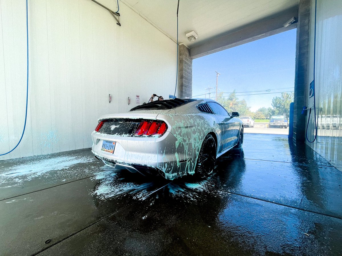 CameronBoston3's tweet photo. Quick little shoot at the car wash with da homie https://t.co/NfD5st4pc4