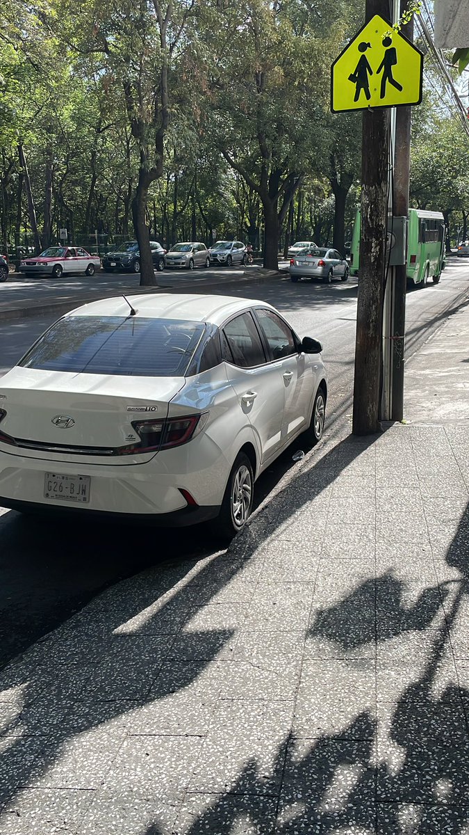 jpalomard's tweet photo. @OulgAS @UCS_GCDMX @lialimon @OVIALCDMX @LaSEMOVI @AlcaldiaAO Buenos días. Desafortunadamente el mismo vehículo aparece hoy en la misma ubicación. Solicitamos su apoyo para tomar las acciones necesarias. https://t.co/omcBeW9CTb