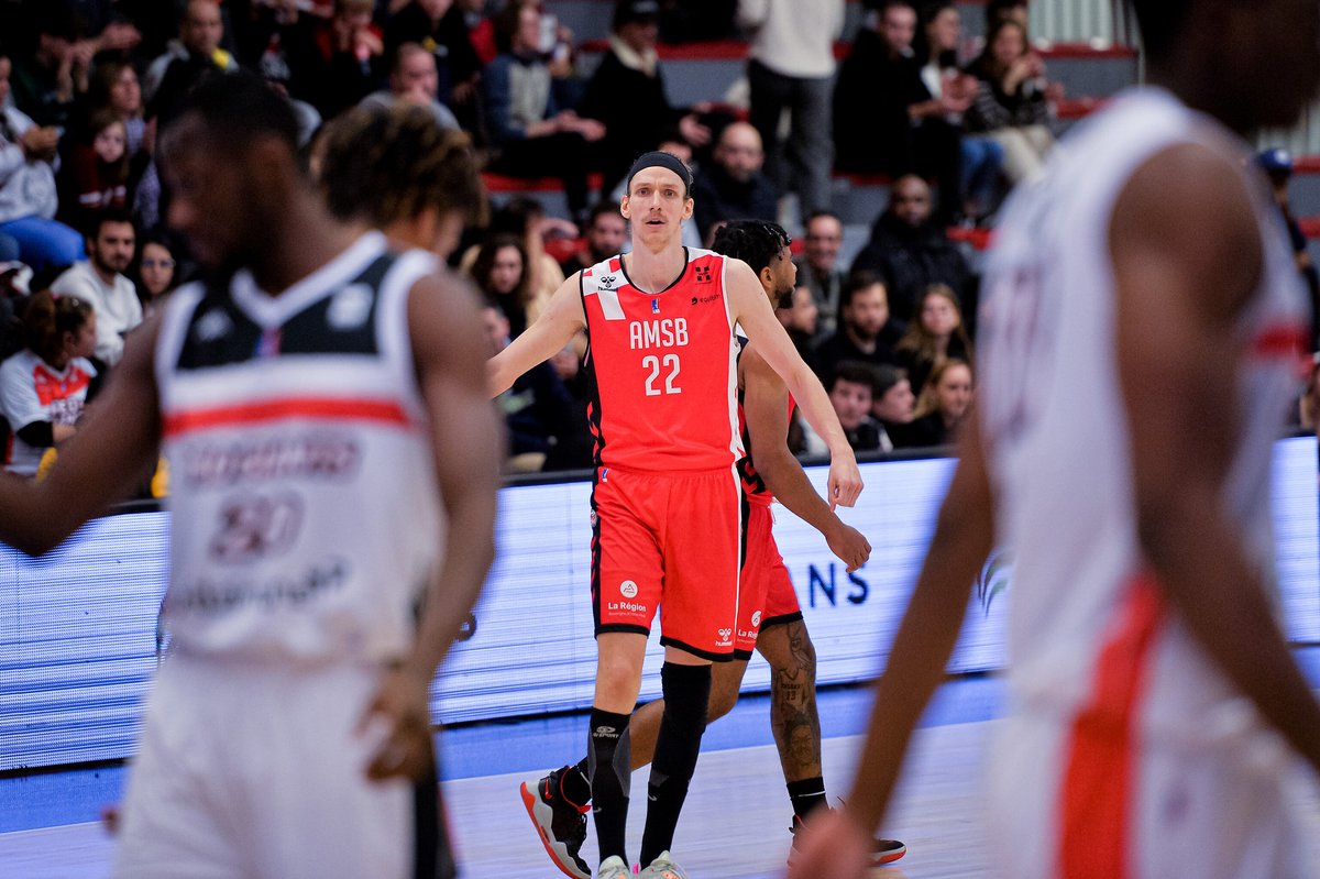 À 27 ans, Corentin Carne fait le choix de la #NM2, à Dax-Gamarde.

👀 Une décision familiale et une sortie, sans doute, temporaire du monde professionnel.

💬 Ses explications : bebasket.fr/corentin-carne…

📸 <a href="/antoine_bodelet/">Antoine Bodelet</a>