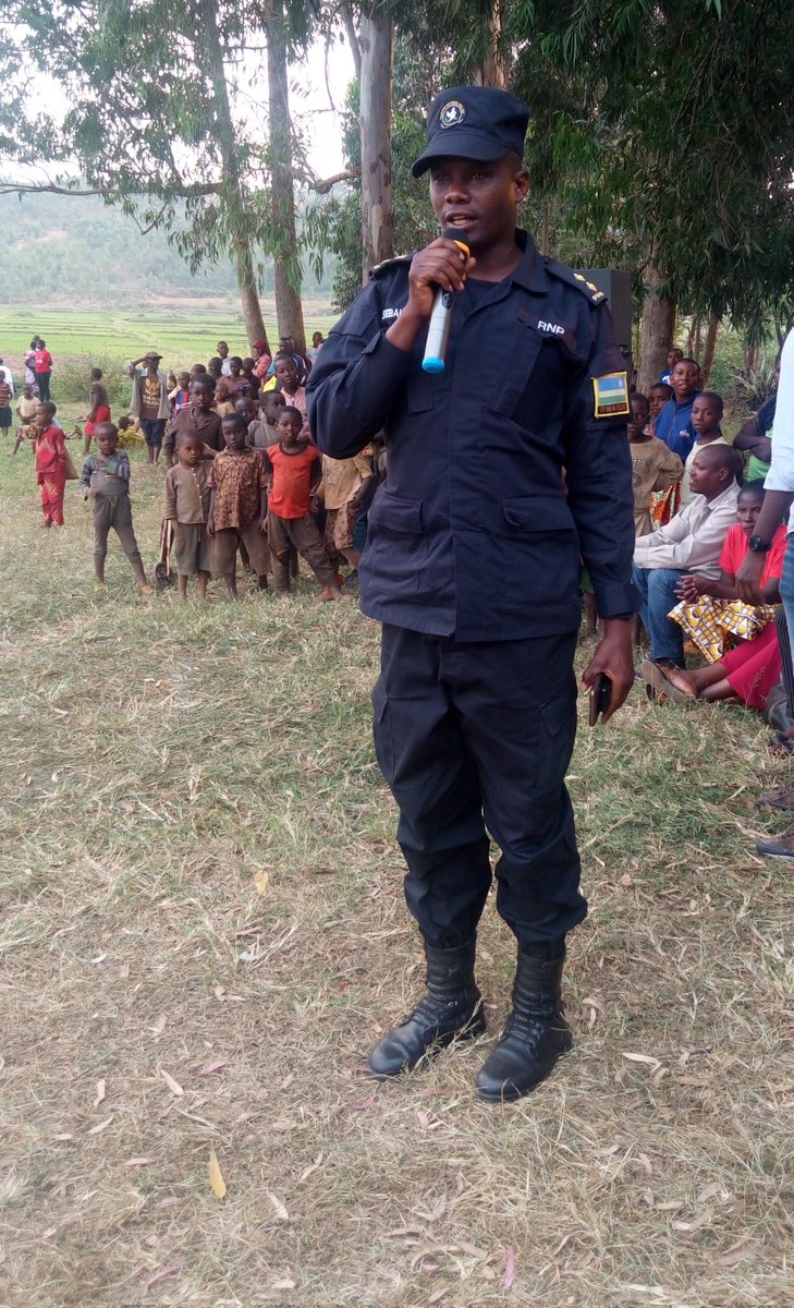 GISAGARAYEGO's tweet image. #Nonaha kuwa 31.07.2023
Mu murenge wa #Kibilizi muri @GisagaraDistr mu kagali ka Duwane hari kuba umukino wa gicuti hagati y'akagali ka #Muyira  n'aka #Duwane ni muri gahunda yo gushishikariza #urubyiruko #kwirinda ibiyobyabwenge, inda ziterwa abangamvu n'ingesi mbi
@RwandaSouth