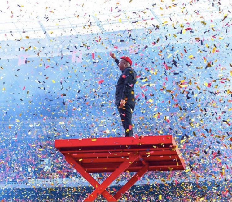 Mnangagwa wanting to copy this stunt at his next rally but alas him and his mates didn’t build stadiums you can’t pull this at Rufaro Stadium😝😝