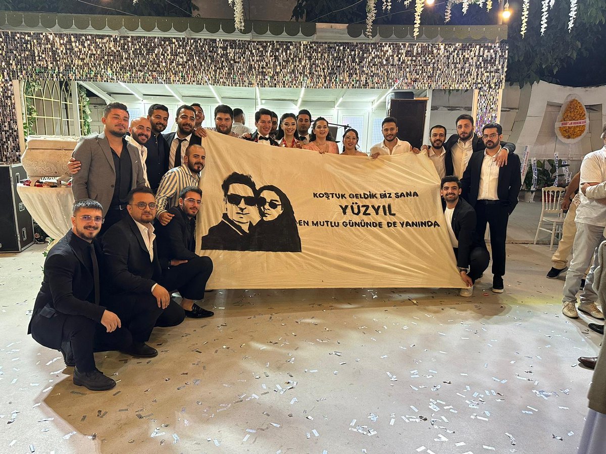 UFBYeniYuzyil's tweet photo. 1907 ÜNİFEB Yeni Yüzyıl Üniversitesi örgütlenmesi olarak eski üniversite sorumlularımızdan Mehmet Kara ve değerli eşi Özge Özkuk'un düğün merasimine katılım gösterdik. https://t.co/9mRTHPPolY