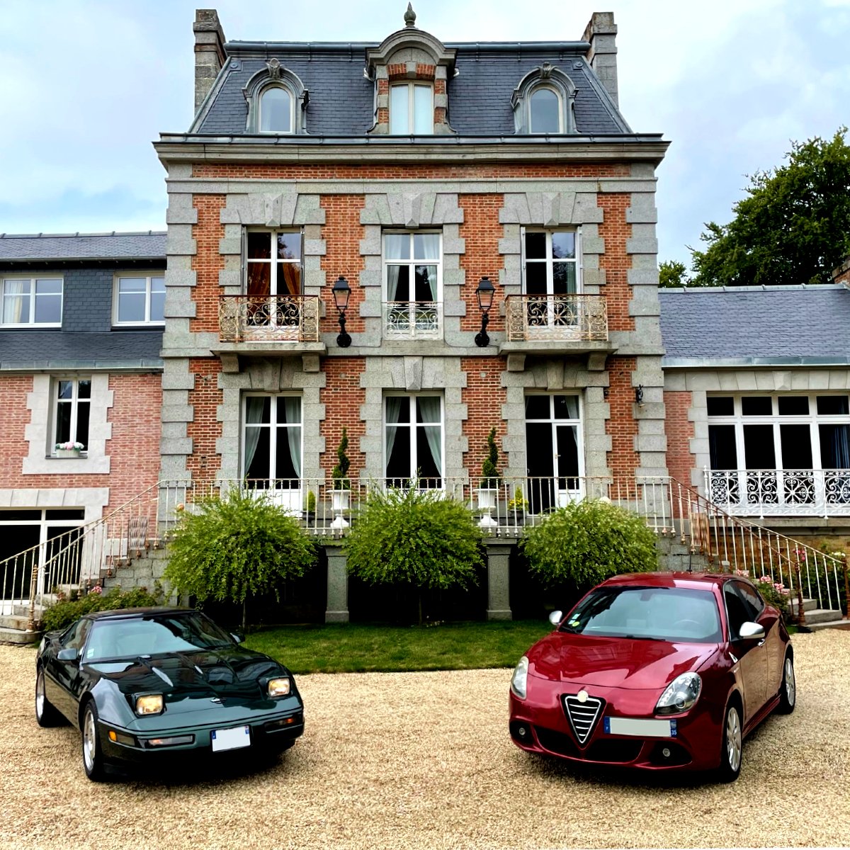 LAB_Officiel's tweet photo. On termine le mois de juillet avec passion ! 🫶
-
2 voitures si différentes mais pourtant, un point commun les rassemblent. La passion automobile !
Merci à Guillaume et sa magnique Corvette C4 édition limitée 40th pour avoir posé à côté de ma Giulietta !
-
#AlfaRomeo #Corvette https://t.co/Ubo0SeOF6n