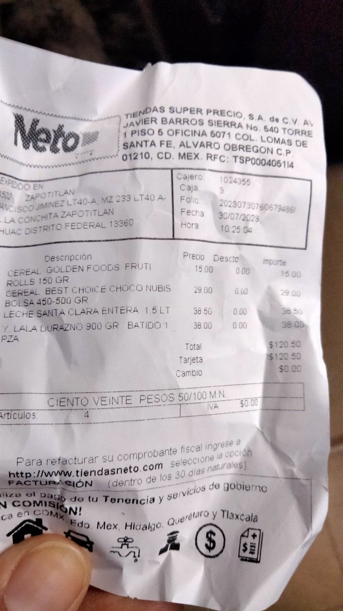aurora_rj1's tweet photo. @FEMSA #lechesantaclara 
Es la segunda vez en un mes que sucede esto, se infla el tetrapac de 1.5 LTS apenas la abrí ayer y tiene caducidad de 0ctubre de este año y si estaba refrigerada. Esto es un problema con el proceso de pasteurización. Y la compré en dos distintos lugares. https://t.co/xhTCDm4UNG