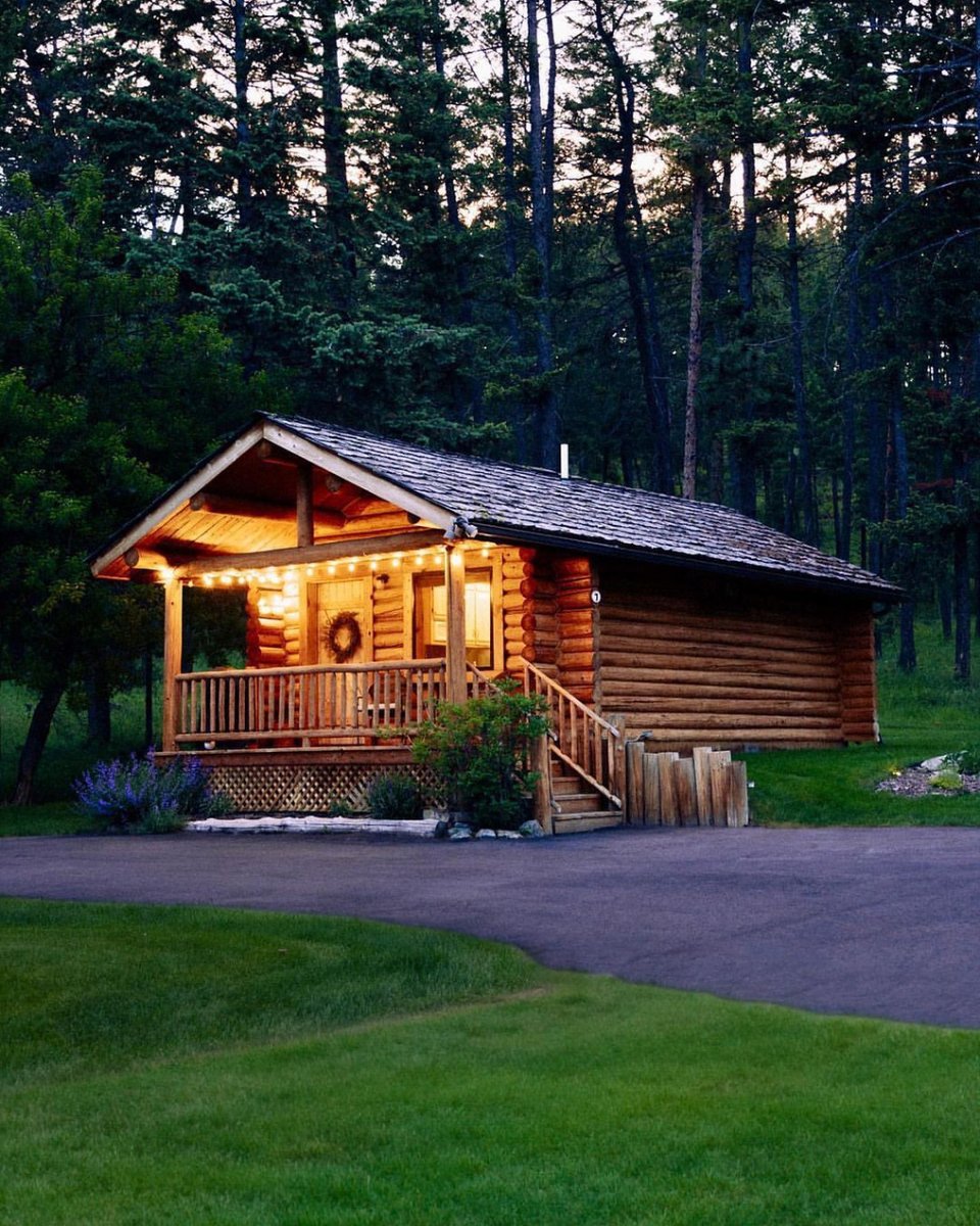 Tinyhouse_com's tweet photo. This lovely cabin has us daydreaming about starry nights and crackling fires 💫

📍: @somersbaycabins https://t.co/9qdBJztNo3