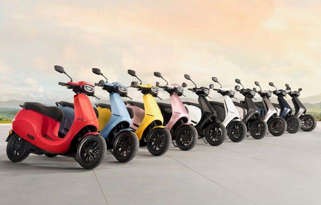 mmobilityturkey's tweet photo. Ola Electric, Ola S1 Air elektrikli scooter'ı tanıttı. Promosyon fiyatı 1494 USD  scooter, 4.5 kW motor ve 85 km/sa maksimum hıza sahip. 100 km menzile sahip olan scooter, cazip bir giriş seviyesi fiyatıyla pazarı genişletmeyi hedefliyor. 

#micromobility #emobility https://t.co/XpR7VHIxMD