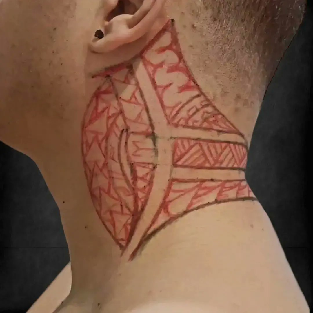 atk_ink's tweet photo. Tatouage cou polynésien réalisé en freehand (main levée) https://t.co/aLJbtfzyyv