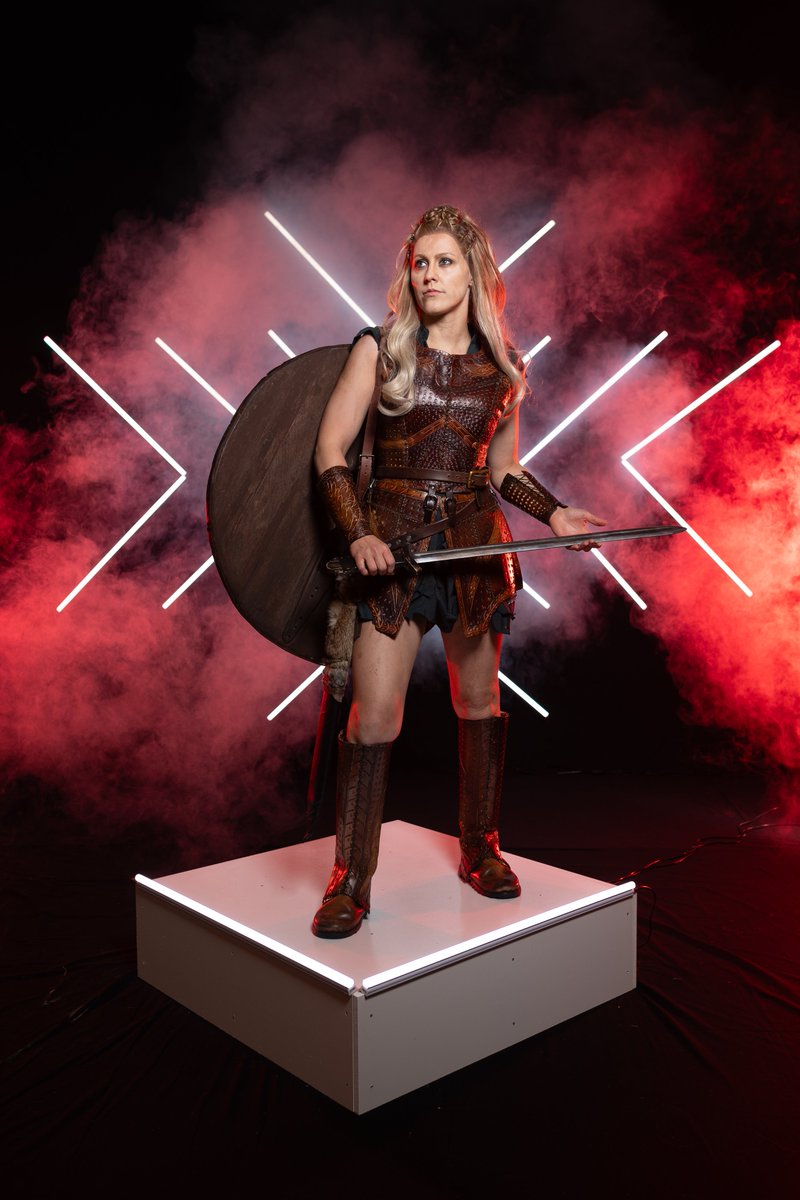 liloukris's tweet photo. Merci @axelclergeau pour ce souvenir de ma Lagertha version été 💜

#lagerthalothbrok #lagertha #vikings #vikingscosplay #conventiongeek #japantoursfestival #cosplaygirl #girlpower #warriorgirl https://t.co/IEcnMx0VHI